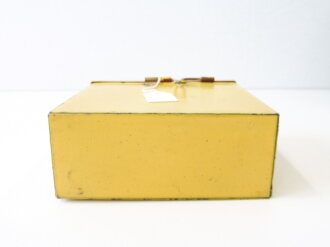 Gelber Blechkasten ohne Aufschrift , gehört  in den Sanitätskasten 11 x 11 x 4,5cm