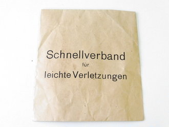 "Schnellverband für leichte Verletzungen" gehört unter anderem in die Sanitätstasche für Flugzeuge