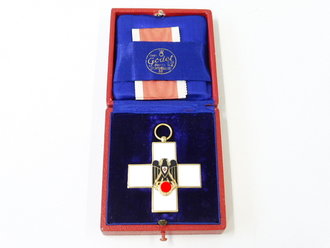 Deutsches Rotes Kreuz, Verdienstkreuz 2.Klasse am Band, in Etui von Godet Berlin