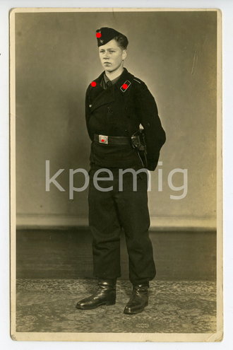 Foto Soldat der Panzertruppe mit Koffertasche, Maße 9 x 14 cm