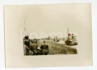 Foto Panzer auf Vormarsch, Maße 6,5 x 9 cm
