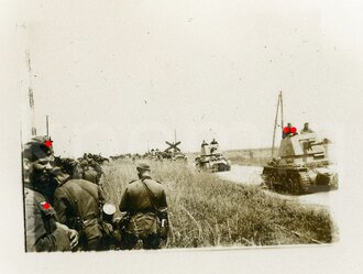 Foto Panzer auf Vormarsch, Maße 6,5 x 9 cm