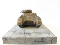 Vollplastisches Modell Panzer I auf Marmorsockel. Maße des Panzers 7 x 13,5 x 6,5cm. Maße der wohl neuzeitlich ergänzten Marmorplatte 12 x 22cm.