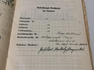 Deutsches Rotes Kreuz Dienstbuch einer Helferin aus Serbien, ausgefertigt in Belgrad 1943.