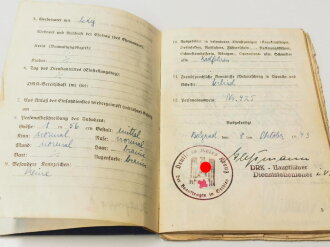 Deutsches Rotes Kreuz Dienstbuch einer Helferin aus Serbien, ausgefertigt in Belgrad 1943.