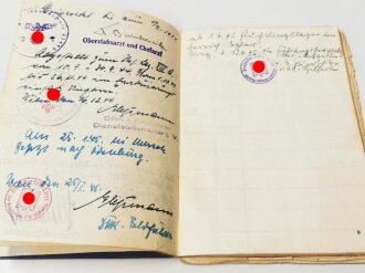 Deutsches Rotes Kreuz Dienstbuch einer Helferin aus Serbien, ausgefertigt in Belgrad 1943.