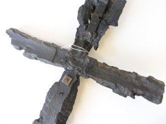 Kreuz aus Granatsplittern des 1. Weltkrieges. Höhe 50cm , wiegt 2,5 Kilo