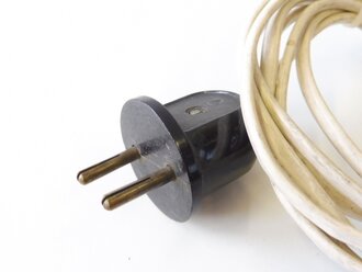 Würfelstecker lang für Radione R2/3. Das Kabel wohl neuzeitlich erneuert