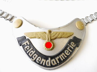 Feldgendarmerie Ringkragen, Eisen lackiert, Rückseitige...
