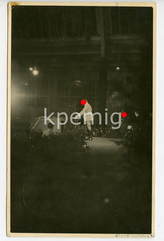 Foto Adolf Hitler am Rednerpult, als Postkarte...