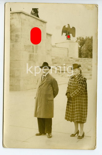 Foto Besichtigung des Reichsparteitagsgeländes in Nürnberg, Maße 9 x 14 cm