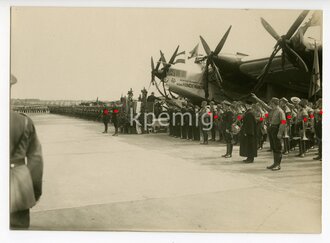 Foto Lufthansa Passagierflugzeug G 38 D 2500 "Feldmarschall von Hindenburg" bei der Taufe ?, Maße 12,5 x 17,5 cm