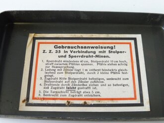 Transportkasten " 15 Stück Zug-Zünder 35"  datiert 1940. Das äussere Etikett hat sich gelöst