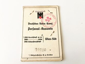 Nachlass einer Deutsches Rotes Kreuz Haupthelferin, bestehend aus Dienstbuch, 3 Beförderungen und 2 Personalausweisen