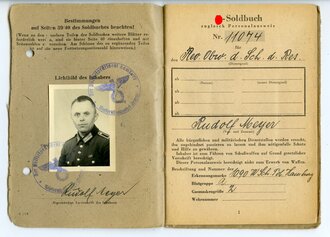 SS Soldbuch eines Angehörigen der Wasserschutz Polizei Gruppe Hamburg. ( Die Runen auf der Vorderseite des Soldbuches wurden entfernt und mit " Pol" überschrieben