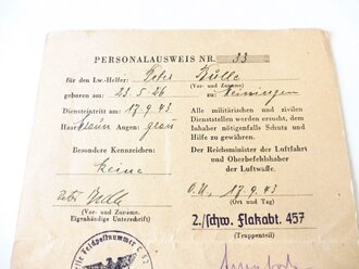 Personalbuch und Personalausweis eines Luftwaffen Helfer bei der schweren Flakabteilung 457 München. Dazu eine Beurteilung sowie das Gesundheitsheft