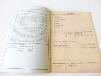 Personalbuch und Personalausweis eines Luftwaffen Helfer bei der schweren Flakabteilung 457 München. Dazu eine Beurteilung sowie das Gesundheitsheft