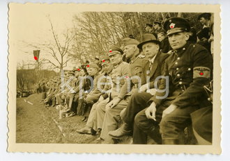 Fotos Polizist mit Armbinde für Zivilangestellte 6 x 8,5cm