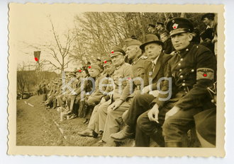 Fotos Polizist mit Armbinde für Zivilangestellte  6 x 8,5cm