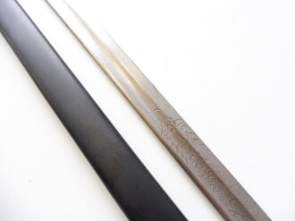 Säbel für Artillerie, wohl Sachsen. Wuchtiges Gefäß, Klinge " Eisenhauer" Damast mit beidseitiger Ätzung " von Dawans". Die Scheide überlackiert