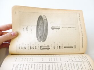 D 624/2 "Kleines Kettenkraftrad ( Sd.Kfz.2 ) Typ HK 101, Ersatzteiliste vom 17.6.43" 247 Seiten, Einband verschmutzt und mit geschwärzten Stempeln