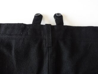 Schwarze Stiefelhose für HJ Führer. Ungetragenes Stück, im Bereich des Bundes offenbar entferntes RZM Etikett, Bundweite ca 80 cm