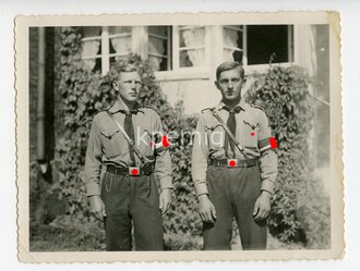 Foto zweier HJ Angehöriger, Maße 8,5x11 cm