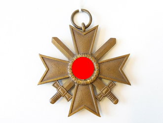 Kriegsverdienstkreuz 2. Klasse 1939, Hersteller 18 im Band =  Karl Wurster KG, Markneukirchen