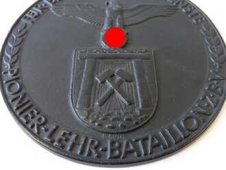 Pionier Lehr Bataillon z.b.v. , nicht tragbare Plakette " Für besondere Verdienste" Eisen geschwärzt, Durchmesser 12cm