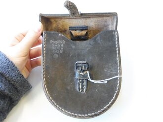 Ledertasche für Kopffernhörer 33 datiert 1939 mit Luftwaffe Abnahme