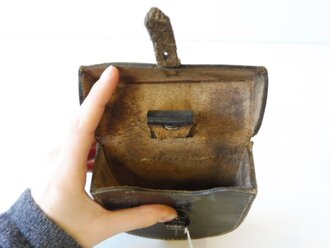 Ledertasche für Kopffernhörer 33 datiert 1939 mit Luftwaffe Abnahme