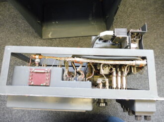 Tr�gerfrequenzger�t b der Wehrmacht datiert 1944. Geh�use �berlackiert, Frontplatte originallack. Funktion nicht gepr�ft. Wiegt ca 60kg, Versand nur per Spedition, bitte Kosten erfragen