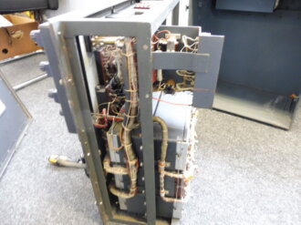 Tr�gerfrequenzger�t b der Wehrmacht datiert 1944. Geh�use �berlackiert, Frontplatte originallack. Funktion nicht gepr�ft. Wiegt ca 60kg, Versand nur per Spedition, bitte Kosten erfragen