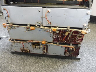 Tr�gerfrequenzger�t b der Wehrmacht datiert 1944. Geh�use �berlackiert, Frontplatte originallack. Funktion nicht gepr�ft. Wiegt ca 60kg, Versand nur per Spedition, bitte Kosten erfragen