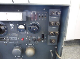 Tr�gerfrequenzger�t b der Wehrmacht datiert 1944. Geh�use �berlackiert, Frontplatte originallack. Funktion nicht gepr�ft. Wiegt ca 60kg, Versand nur per Spedition, bitte Kosten erfragen