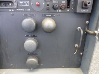 Tr�gerfrequenzger�t b der Wehrmacht datiert 1944. Geh�use �berlackiert, Frontplatte originallack. Funktion nicht gepr�ft. Wiegt ca 60kg, Versand nur per Spedition, bitte Kosten erfragen