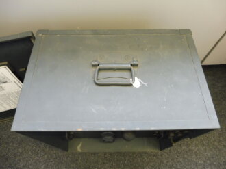 Tr�gerfrequenzger�t b der Wehrmacht datiert 1944. Geh�use �berlackiert, Frontplatte originallack. Funktion nicht gepr�ft. Wiegt ca 60kg, Versand nur per Spedition, bitte Kosten erfragen