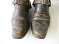 Paar Stiefel für Kürassiere, braunes genarbtes Leder wie man es von der Ausrüstung des 1. Weltkrieges her kennt. Ungereinigtes Paar