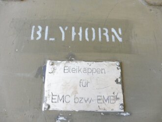 Kriegsmarine, Transportbehälter "Bleikappen für Seemine EMC oder  EMD" Überlackiertes Stück, 2 Bleikappen enthalten. In der Bleikappe saß der Zünder der beim verbiegen der Kappe scharf wurde. Höhe 14cm