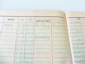 Luftwaffe, Flugbuch mit 23 bescheinigten Flügen Angehörigen der 3.Schüler Kompanie Luftflotten Nachr. Schule 2 von 1944