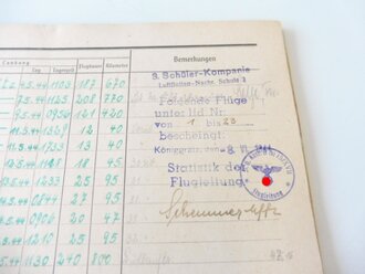 Luftwaffe, Flugbuch mit 23 bescheinigten Flügen Angehörigen der 3.Schüler Kompanie Luftflotten Nachr. Schule 2 von 1944