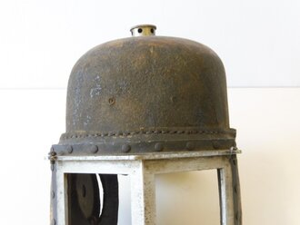 Königscher Rauchhelm (eingeführt ca. 1890. Diese Helme waren nur relativ kurze Zeit im Einsatz und wurden zum Teil von Flammenwerfer Einheiten in 1. Weltkrieg übernommen. Ungereinigtes Stück, selten