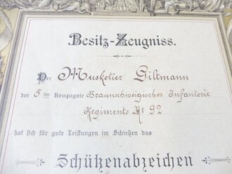 Besitz Zeugniss für den Musketier Giltmann, Angehöriger des I.R. 92 zum Schützenabzeichen der I.Schießklasse datiert 1901. Großformatig