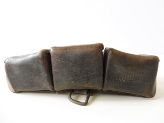 1. Weltkrieg, Patronentasche, ungereinigtes Stück, Nähte und vernietung der D-Ringlasche gelöst