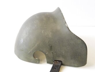 1. Weltkrieg, Stirnschutz für Stahlhelm. KOPIE aus Leichtmetall