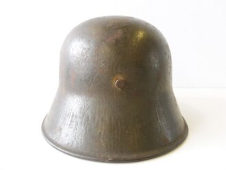 1. Weltkrieg, feldgraue Stahlhelmglocke mit Nieten, Originallack