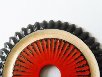 Kaiserreich, Kokarde für eine Pickelhaube bzw. Feuerwehrhaube. Durchmesser 54mm, Eisen, Originallack