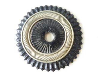 Kaiserreich, Kokarde für eine Pickelhaube für Offiziere, ausführung für die Steckrosette. Eisen, Originallack, Durchmesser 51mm