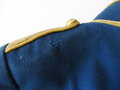 Attila für Husaren, blau mit gelber verschnürung, diese zum Teil ausgeblichen. Eigentumstück mit Mottenschaden