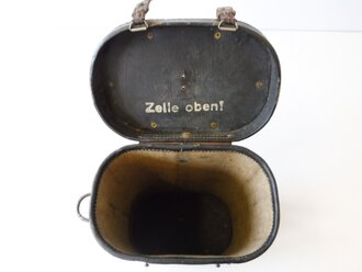 Behälter zum Lichtsprechgerät 80 der Wehrmacht aus Ersatzmaterial, Hersteller Zeiss Jena. Guter Zustand, vorne undeutliche, wohl nachträglich angebrachte Beschriftung